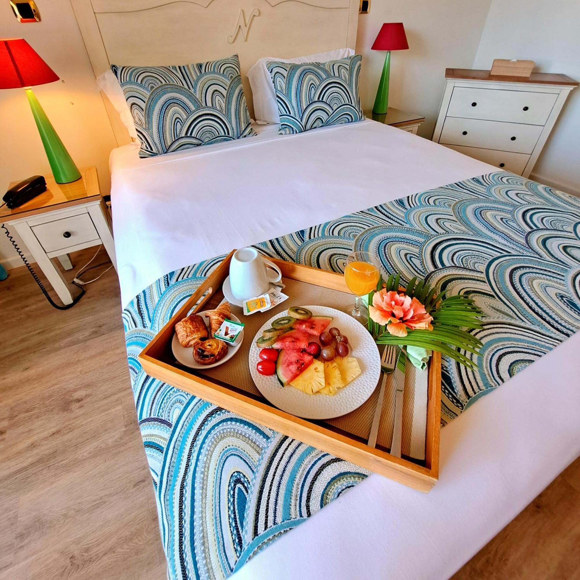 Le Nautile Beachfront サンジルレバン エクステリア 写真