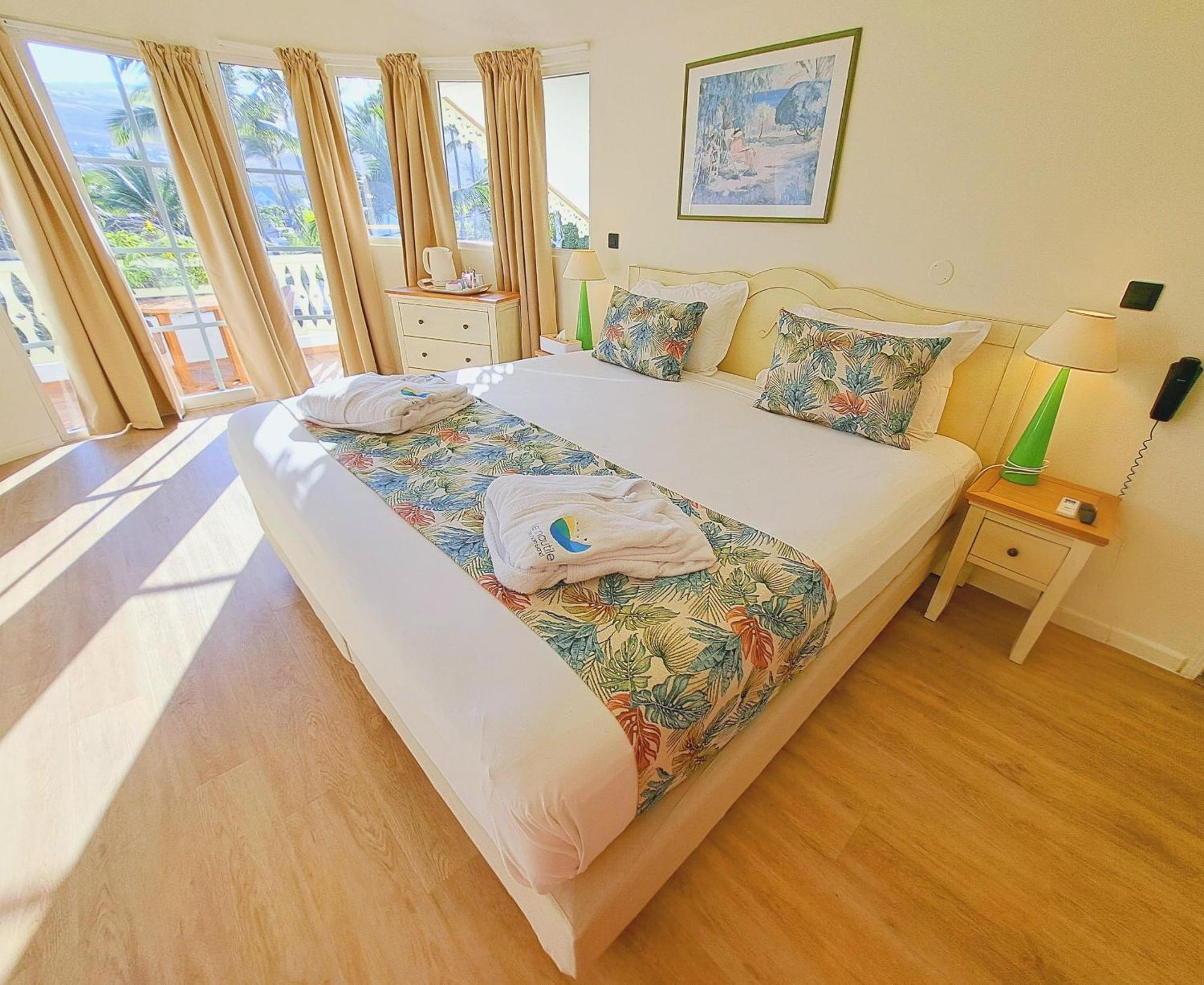 Le Nautile Beachfront サンジルレバン エクステリア 写真